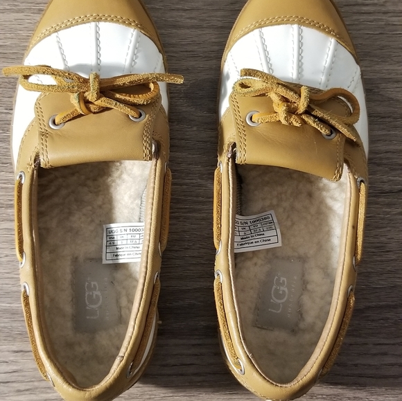 UGG Insulated Rain/Snow Shoes - Picture 3 of 8